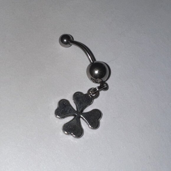 Green Gem Shamrock Dangle Belly Ring - Picture 6 of 10
